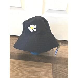 13090 Art Class Reversible Bucket Hat Floral Accent NWT OSFM Style Summer